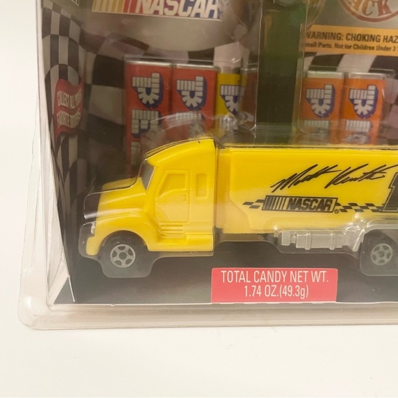 NASCAR Matt Kenseth #17 Hauler & Helmet PEZ Dispensers Gift Set - Picture 2 of 16
